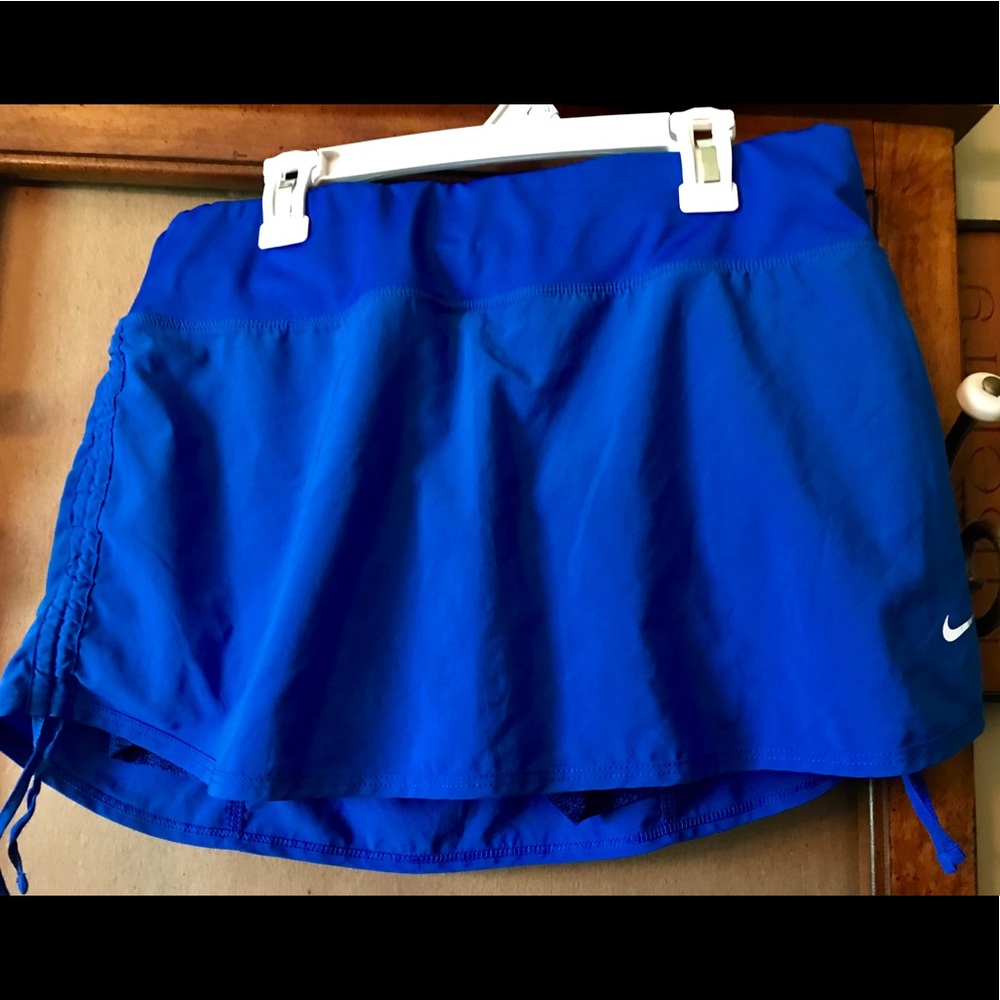 Women’s Nike Rival Skirt— Size Medium